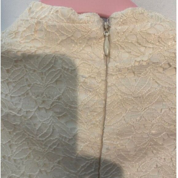 NWT Betsey Johnson Women's Lace Sheath Dress 8 Cream - Picture 3 of 5